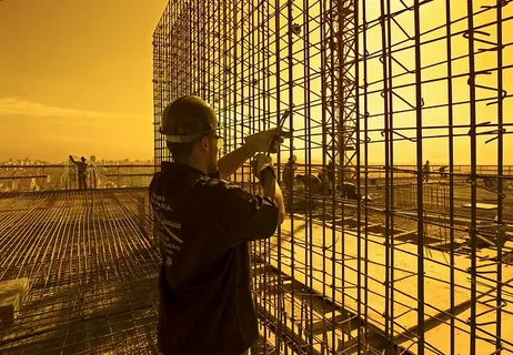 Obra ao pôr do sol - Ferragens Ipiranga